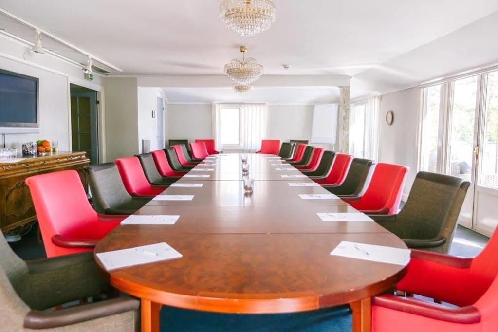 Haellsnaes & Restaurang Hotell 4*